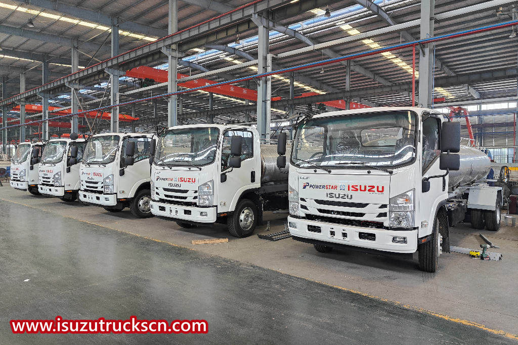 Truk tangki bowser air minum Isuzu NPR 6000L ekspor Filipina
    