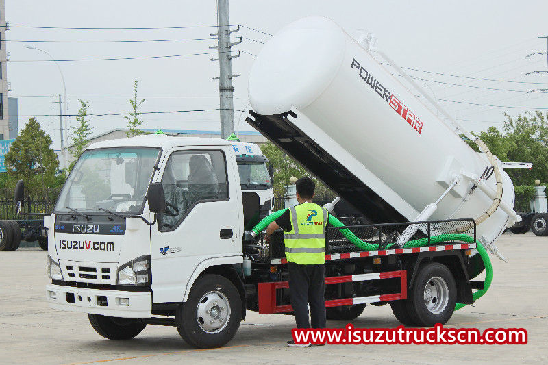 Panduan pengoperasian truk pengisap vakum Isuzu truk limbah Isuzu 6000Liter baru.
    