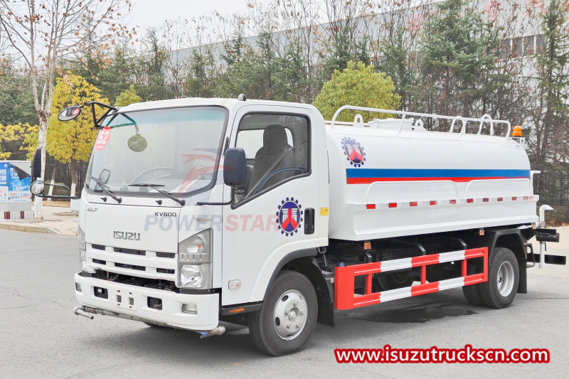 Truk Tangki Air ISUZU 7CBM
    