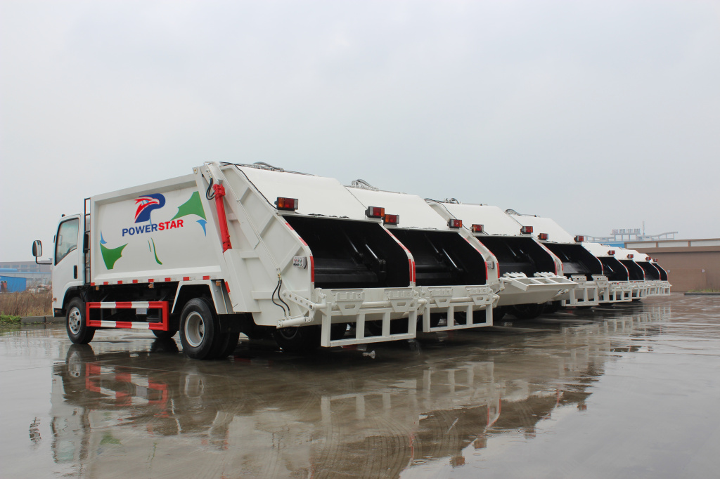 Truk Sampah 5000L ISUZU menolak pemadat untuk dijual
    