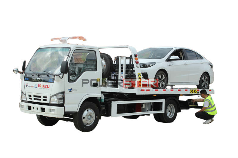 Truk pemulihan derek Isuzu NKR, mesin 4KH1CN5HS 130 hp
    