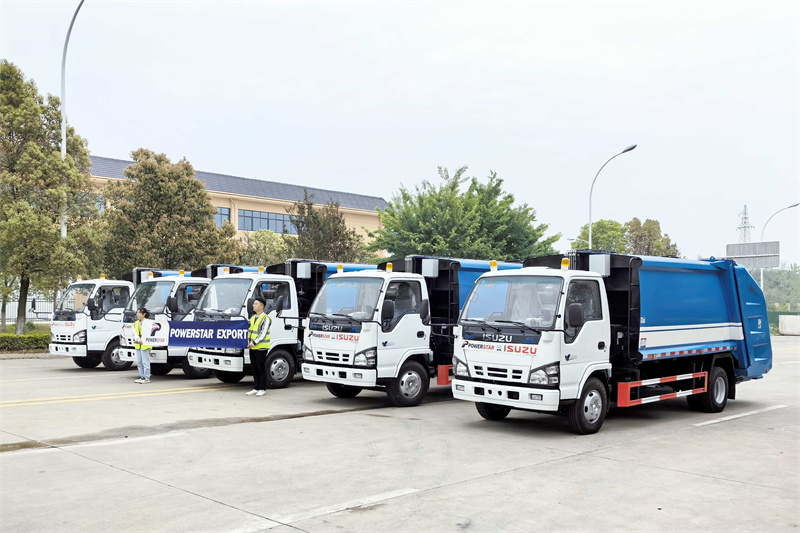 Pelanggan Nigeria memesan 5 unit Truk Pemadat Sampah ISUZU 8CBM
    